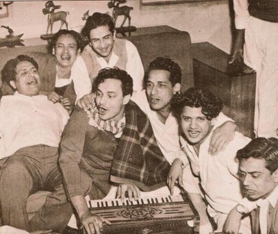 Friendship Day: Rishi Kapoor shares old image on Twitter