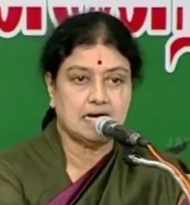 SC asked to not let Sasikala take oath till it decides on graft case