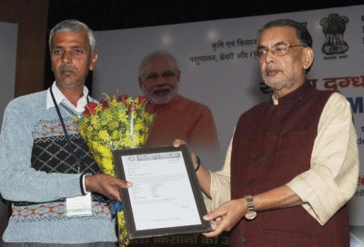 Indiaâ€™s dairy sector offers numerous possibilities for entrepreneurs globally: Radha Mohan Singh