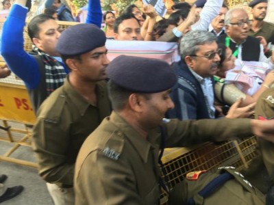 Marching TMC MPs stopped on way to PM residence