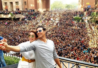 Akshay Kumar promotes Jolly LLB 2 in Amity Noida