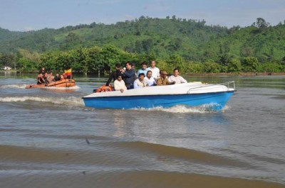 Assam: Flood claims five more lives taking death toll to 44, Sonowal takes stock in Kaziranga 