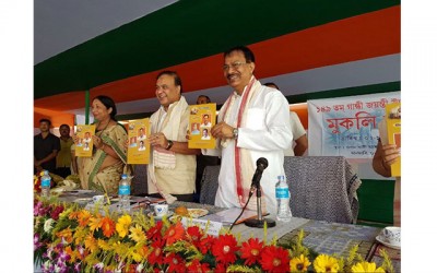 Assam govt to gift Khadi clothes to its all employees from next year