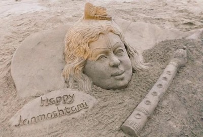 Sudarsan Pattnaikâ€ creates special sand art to wish nation on Janmashtami