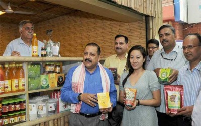 Jitendra Singh visits North East Organic showroom-cum-restaurant at Dilli Haat 
