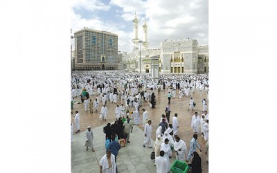 Man tries to commit suicide next to Kaaba in Mecca