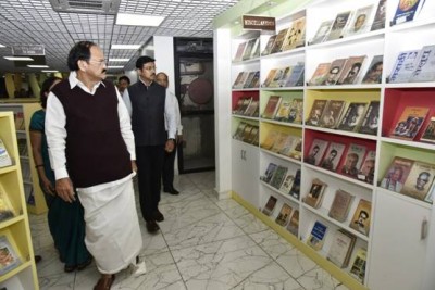 I&B Minister visits Media Units of Ministry of I&B at Soochna Bhawan 