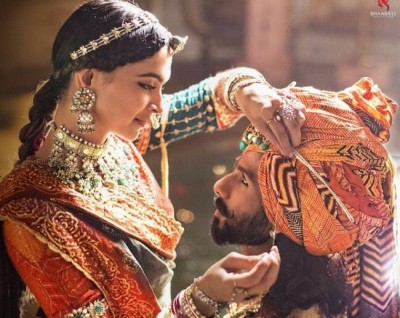 CBFC suggests makers 26 cuts in film and to change 'Padmavati' to 'Padmavat'