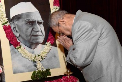 Pranab Mukherjee pays homage to Fakhruddin Ali Ahmed