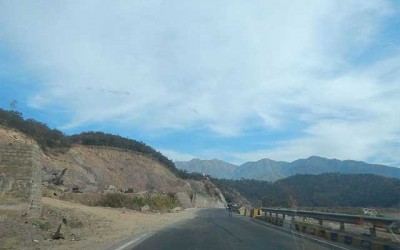 Landslide hits Chandigarh-Shimla National Highway, several cars buried under debris, no casualty