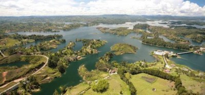 Colombia: Tourist boat sinks, killing at least nine