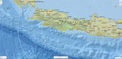 At least two killed as quake strikes Indonesia