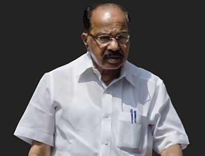 Veerappa Moily speaks against Congress' stand on EVM