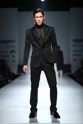 Ashish N Soni sets floor on fire at Amazon India Fashion Week