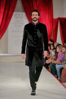 Arjun Rampal walks in India Couture Week 2017 Delhi for Rohit Bal