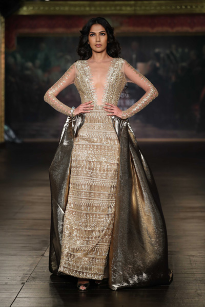 Shilpa Shetty walks down ramp for Monisha Jaising in India Couture Week 2017