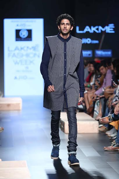  LFW: Models walk the ramp for designer Rajesh Pratap Singh