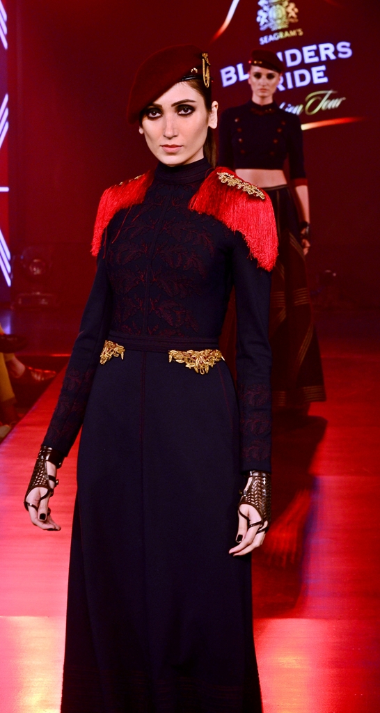 Sidharth Malhotra dazzles up fashion show in Kolkata