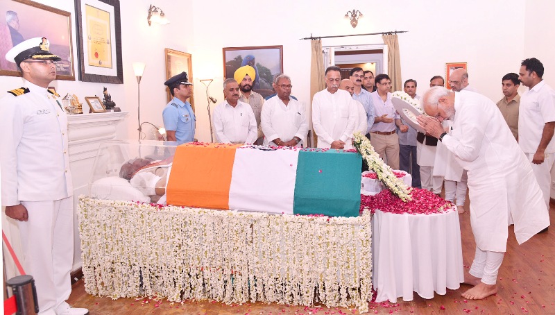 Leaders pay tribute to Vajpayee