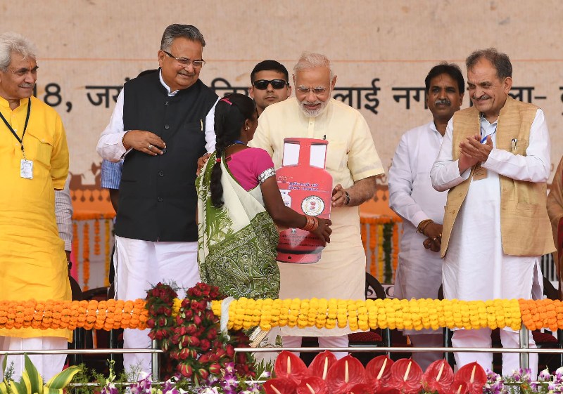  PM Modi distributes laptops, certificates, cheques to beneficiaries in Bhilai, Chhattisgarh 