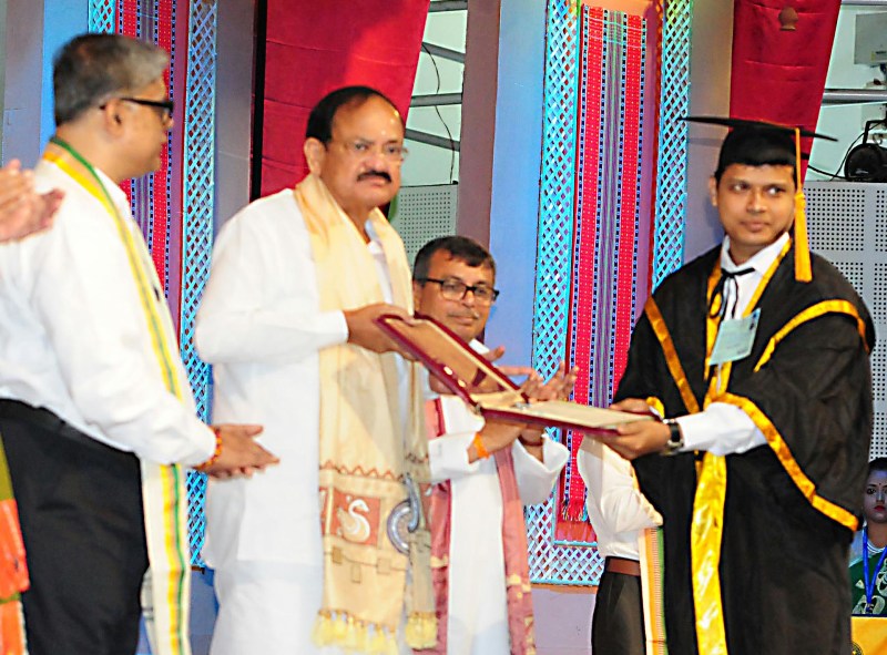 VP  addressing the Convocation of Tripura University, in Agartala, Tripura 