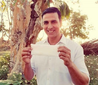 Akshay Kumar reminds men to buy pads for women on Valentine's Day