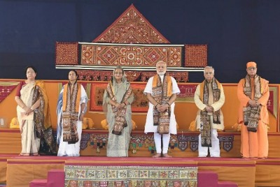 PM Modi apologises for lack of drinking water in Santiniketan