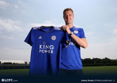 Leicester City signs  Jonny Evans