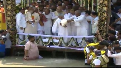 Haridwar: Former PM Atal Bihari Vajpayee's ashes immersed in Ganges