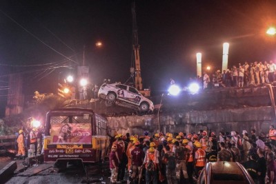 Kolkata bridge collapse: Another body recovered from wreckage, toll at 2