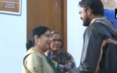 Freed Indian national Hamid Ansari meets Sushma Swaraj