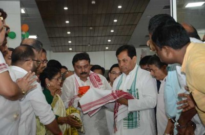 Urn with former PM Atal Bihari Vajpayeeâ€™s ashes arrives in Guwahati