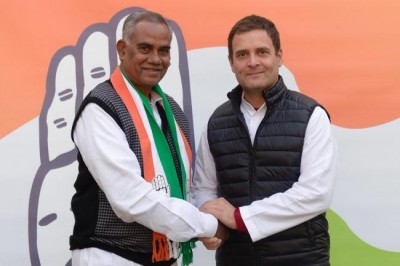 JDU Jharkhand state president Jhaleshwar Mahato joins Congress