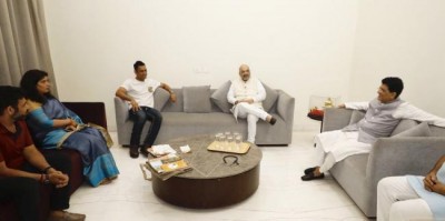 Amit Shah meets MS Dhoni as part of the 'Sampark for Samarthan' initiative  