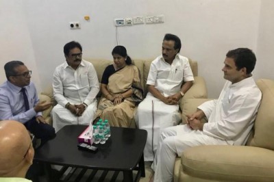 Rahul Gandhi meets Karunanidhi in hospital, wishes him speedy recovery