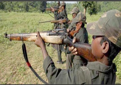 Maoists raid block town in Bihar, kill MLCâ€™s kin, set afire 10 vehicles