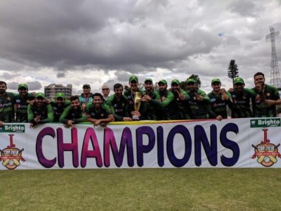 Imran Khan, other cricketers congratulate Pakistani team for beating Australia in the final of tri-series 