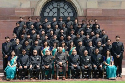 Officer trainees of Central Engineering Service (Roads) and Central Public Works Department call on the President Kovind