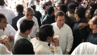 Rahul Gandhi enjoys his chai-samosa moment while campaigning in Madhya Pradesh 