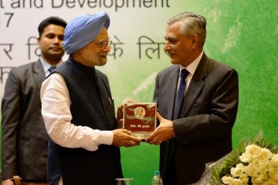 Manmohan Singh conferred with Indira Gandhi Prize for Peace, Disarmament & Development 2017 