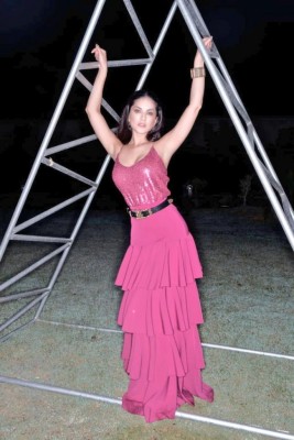 Sunny Leone looks gorgeous in her latest images shared online 