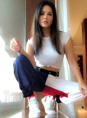 Sunny Leone posts 'chilling' image of herself on Twitter