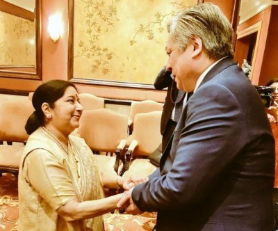 Sushma Swaraj meets Kyrgyzstan counterpart Erlan Abdyldaev in Beijing 
