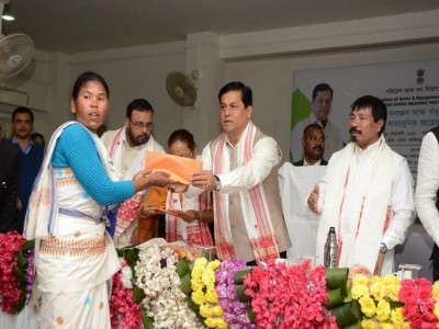 Assam government distributes modern sophisticated weapons to forest personnel