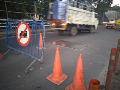 Kolkata: Again subsidence noticed on Tollygunge-Karunamoyee Bridge