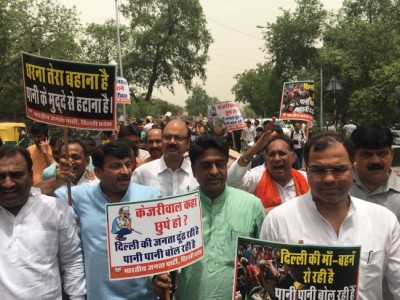 Delhi: BJP counters Delhi Ministers by resorting to sit-in at state secretariat