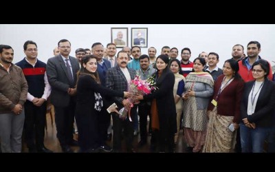 Delegation of DoPT employees calls on MoS (PP) Dr Jitendra Singh
