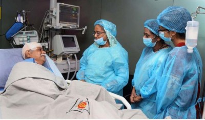 Sheikh Hasina visits hospital to meet  Prof Muhammed Zafar Iqbal