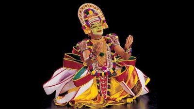 Popular Kerala artist collapses on stage, dies