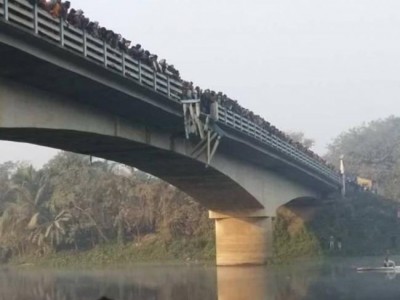 36 killed in Bengal bus mishap, underwater search ops underway